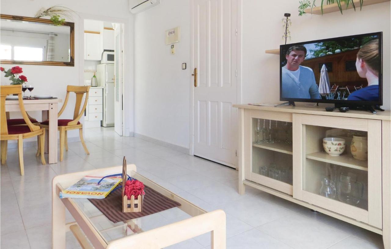 Nice apartment in Torrevieja with 2 Bedrooms, WiFi&Outdoor swimming pool Buitenkant foto