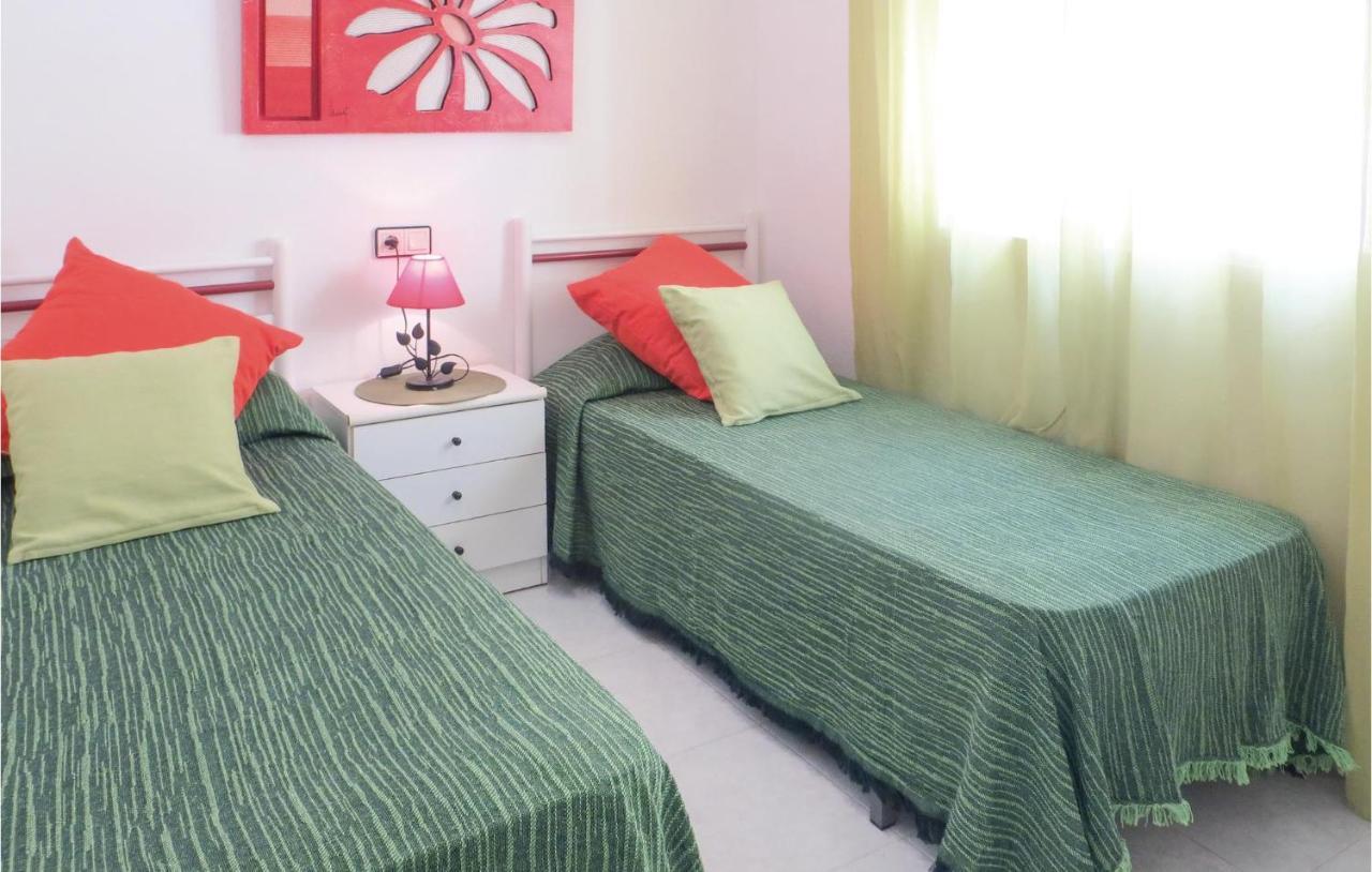 Nice apartment in Torrevieja with 2 Bedrooms, WiFi&Outdoor swimming pool Buitenkant foto