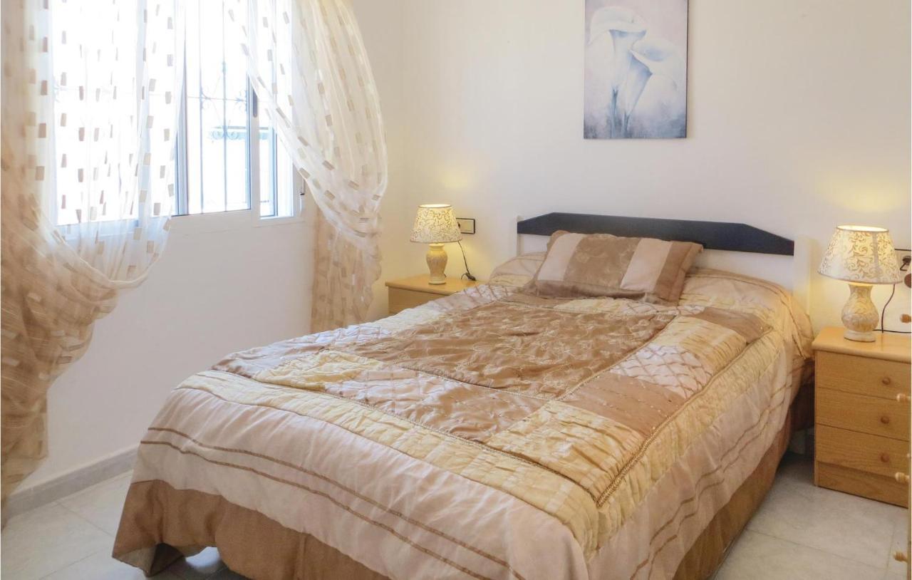 Nice apartment in Torrevieja with 2 Bedrooms, WiFi&Outdoor swimming pool Buitenkant foto