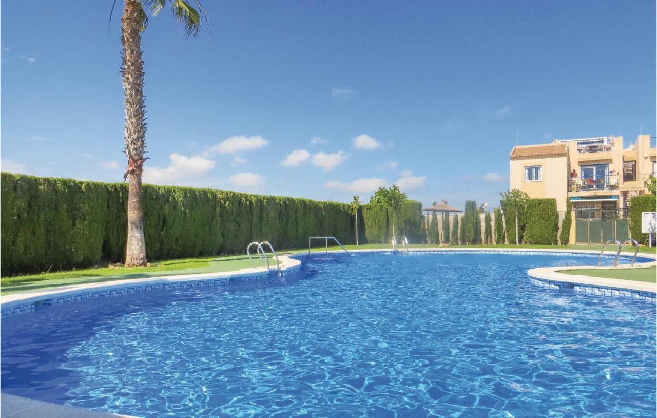 Nice apartment in Torrevieja with 2 Bedrooms, WiFi&Outdoor swimming pool Buitenkant foto